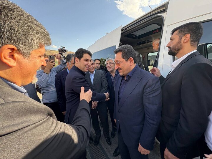 محمد اتابک برای بازدید از پروژههای صنعتی به کردستان سفر کرد