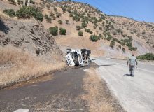 واژگونی تانکر حامل نفتا در محور سنندج-سروآباد؛ خطر آلودگی رودخانه مهار شد   